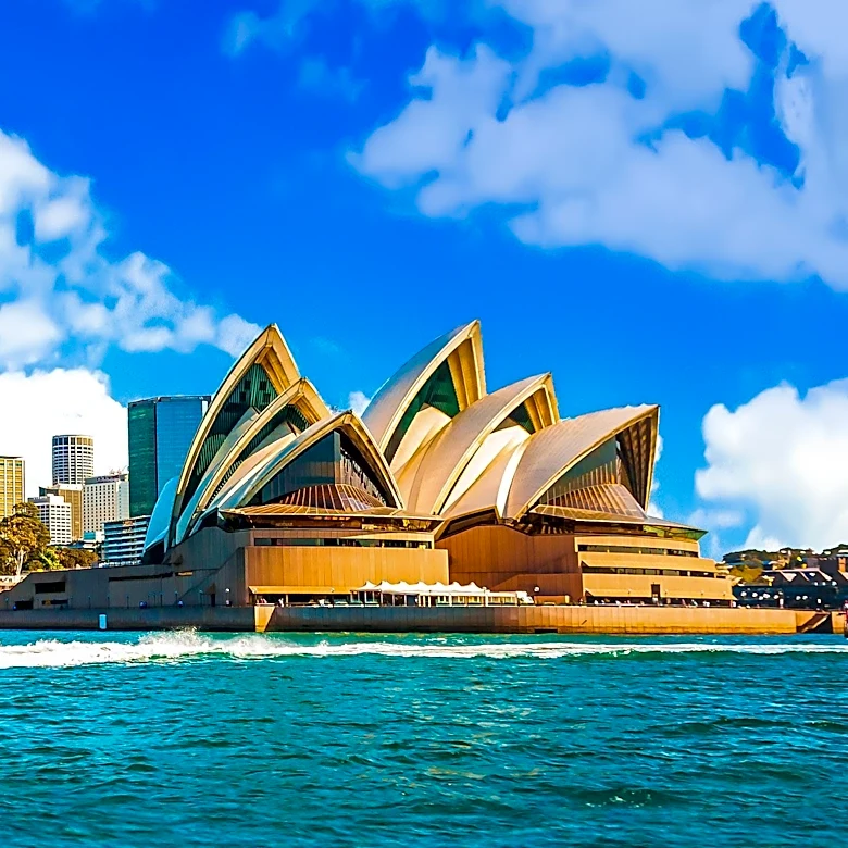 Xi'an Jiaotong-Liverpool University Celebrates 20th Anniversary with Alumni Cruise in Sydney