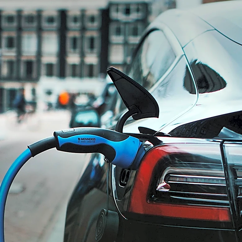Philadelphia Residents Face Challenges Charging Electric Cars Without Driveways