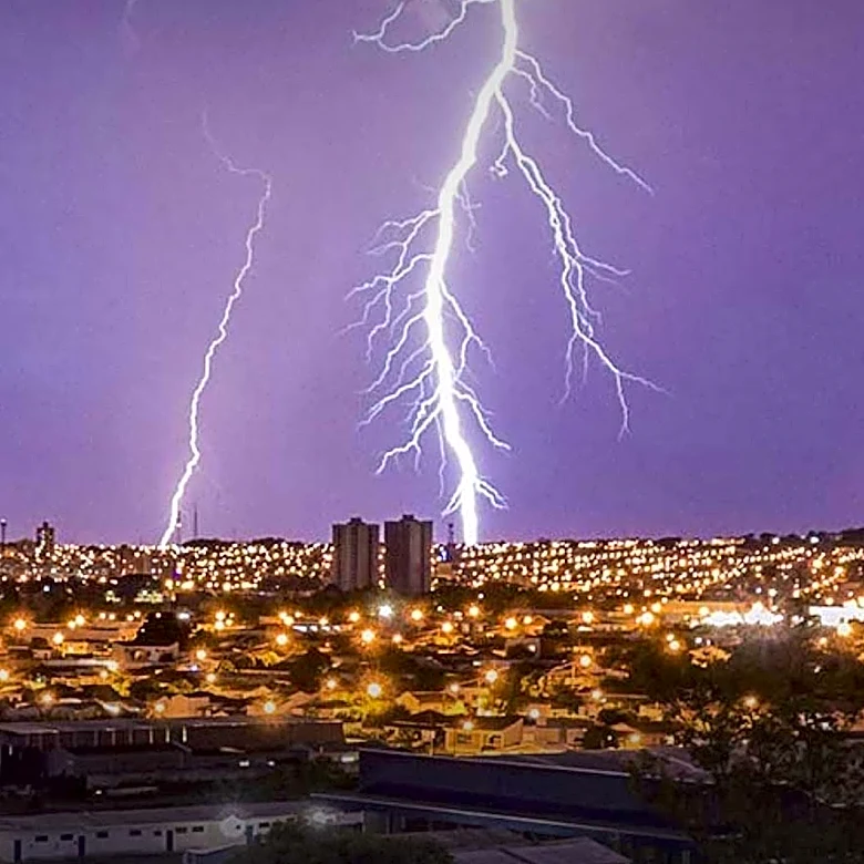 Strong Storms Impact Areas North of Phoenix Metro, Prompting Safety Warnings