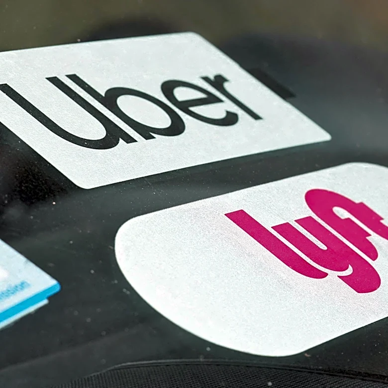 Costa Rican Taxi Industry Faces Challenges Amid Uber's Rise and Legal Debates