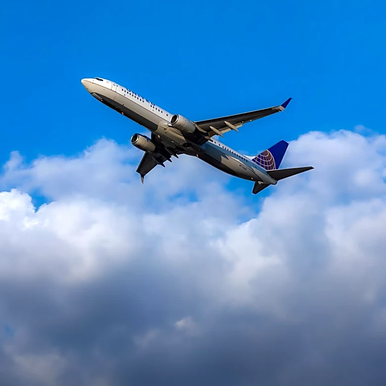 United Airlines Flight Declares Emergency and Returns to Los Angeles