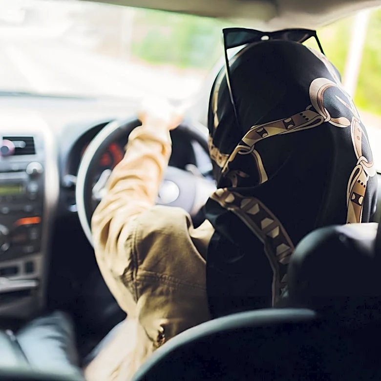New Jersey Police Use Tree Disguise to Catch Distracted Drivers, Resulting in 74 Citations