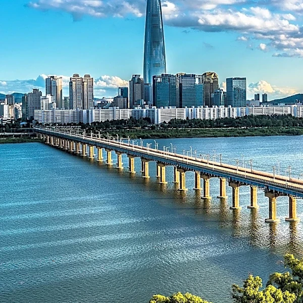 Korean Investors Face Financial Strain After Stock Market Decline