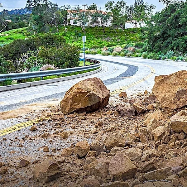 Rockslide Barricades Roadway in Pittsburgh, Prompting Safety Assessment