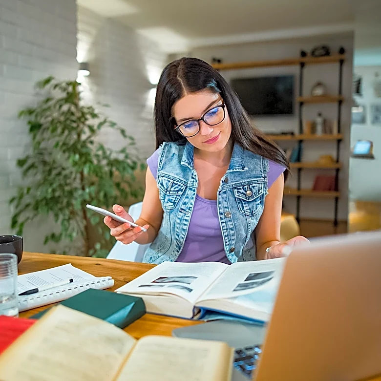 Digital Course Materials Reduce College Costs for Students