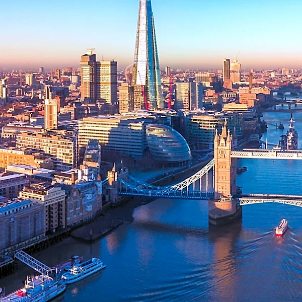 British Equities Decline Amid US-Iran Tensions Over Strait of Hormuz