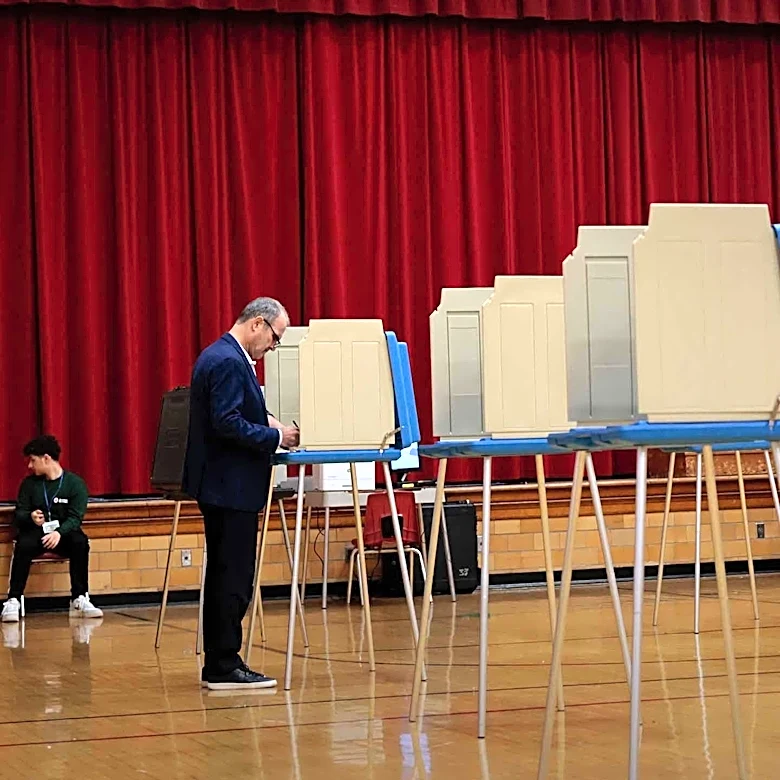 Connecticut's Democratic Incumbents Face Challenges in State Primary Elections