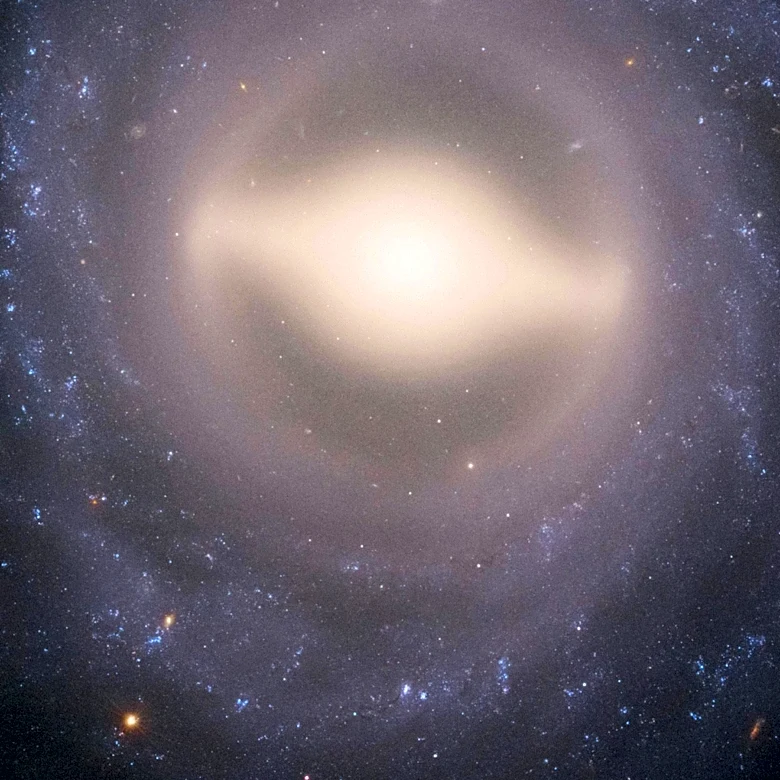 Study Reveals Geometry's Role in Galaxy Emission Correlations