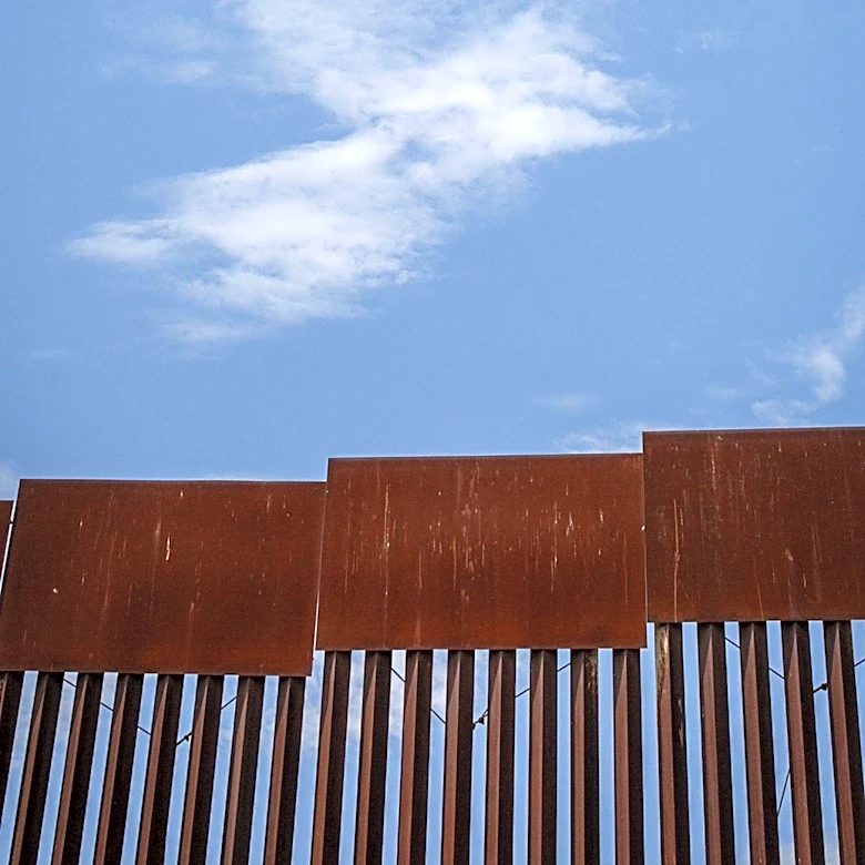 Editorial Criticizes ICE Practices and Calls for Immigration Reform