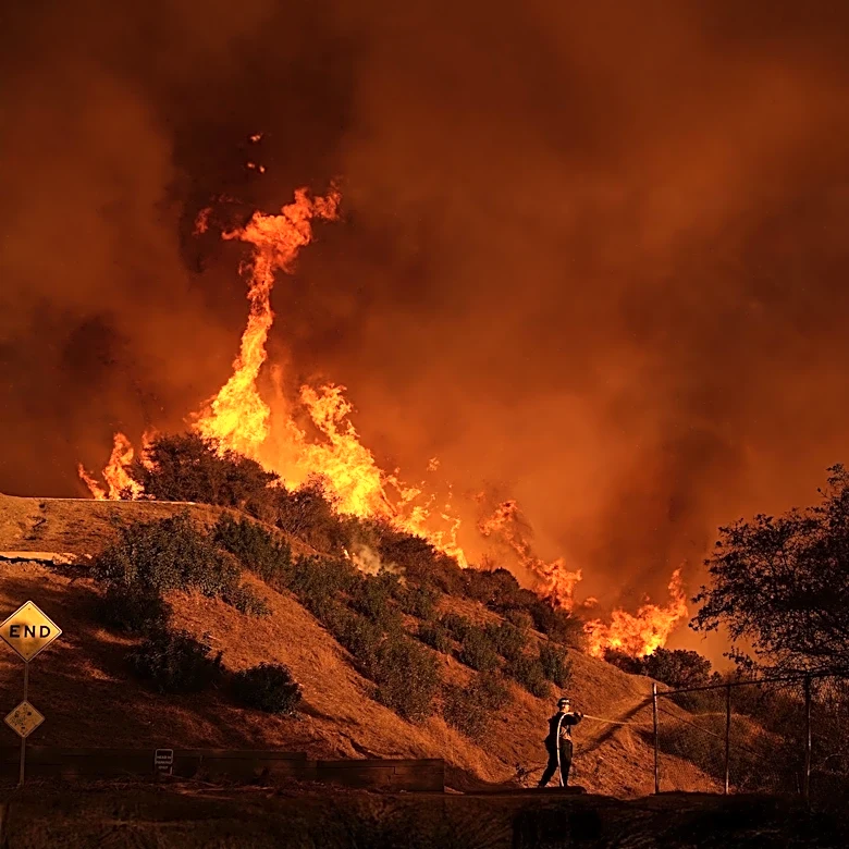 Bug Fire Forces Closure of U.S. 395 Near Nevada Border Due to Wind-Driven Spread