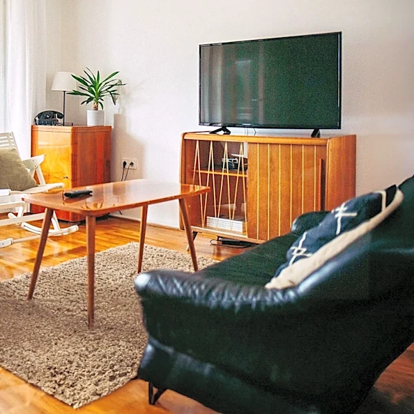 Australian Home Blends Midcentury Modernism with 1990s Design
