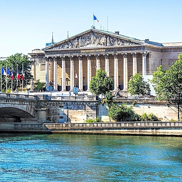 Marine Le Pen Leads in Polls for France's 2027 Presidential Election