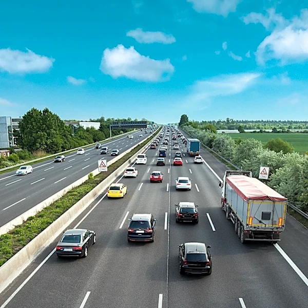 Louisville's I-65 Corridor Project Prompts Overnight Lane Closures, Affecting Traffic Flow