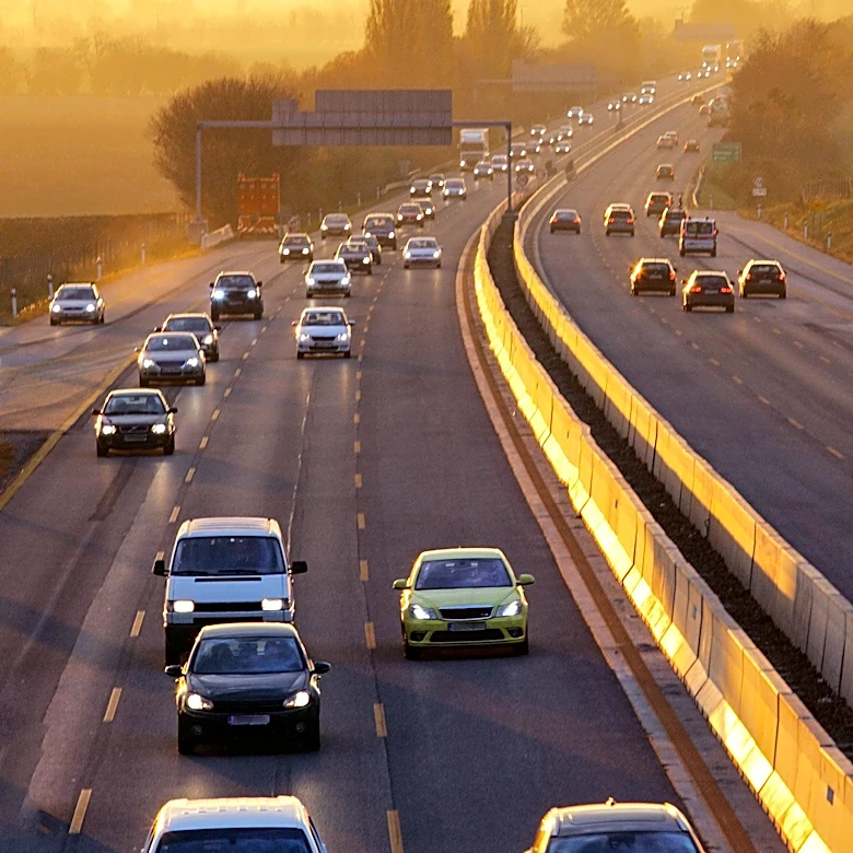 Rush-Hour Chaos on California's 405 Freeway After Two Cars Overturn
