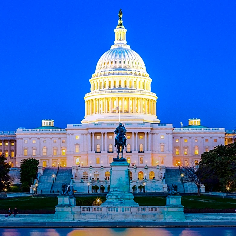 Midterm Elections Highlight Divergent Visions for U.S. Future Amidst Economic Concerns and Political Polarization
