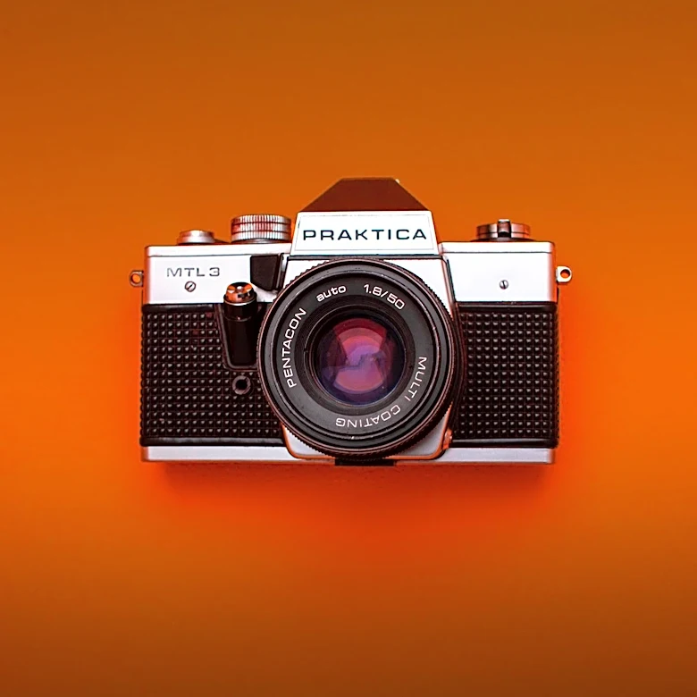 Jonathan Gray, Former Editor of Dancing Times, Mourns Passing of Photographer Elliott Franks