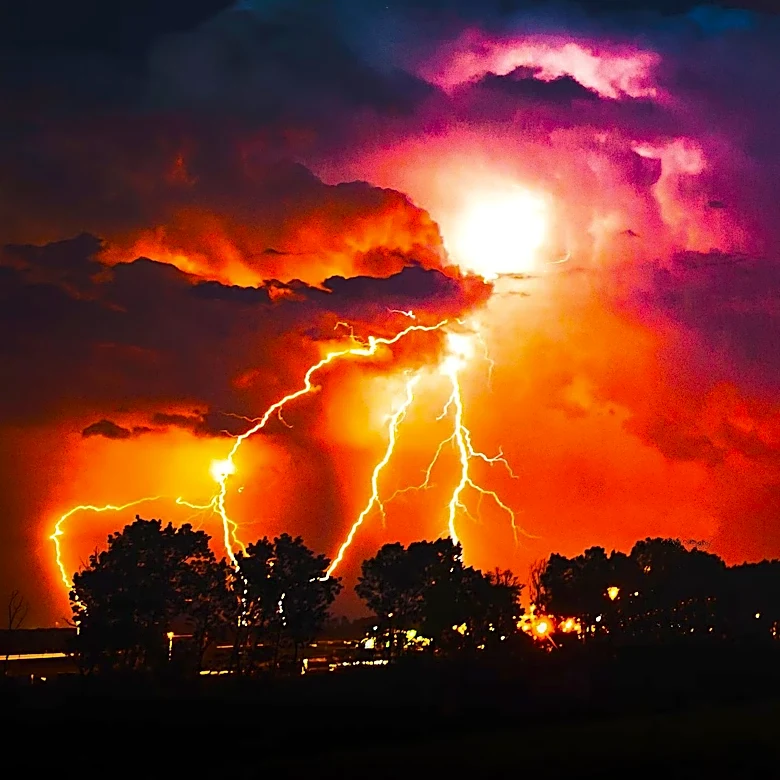 Lightning Strike Causes Small House Fire in Maryland Heights During Storms