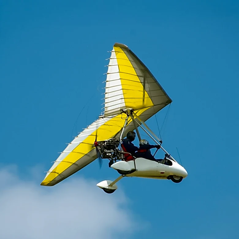 Ultralight Aircraft with Two Pilots Disappears in Calabria, Extensive Search Underway