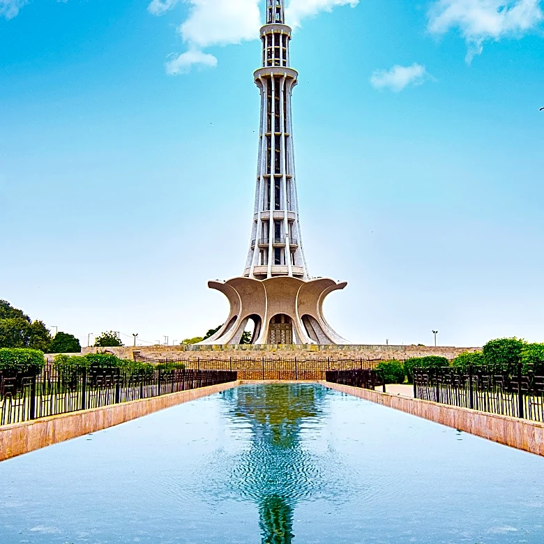 Pakistan's Power Generation Costs Increase by 38% Due to Record Spot LNG Purchases Amid Middle East Supply Disruptions