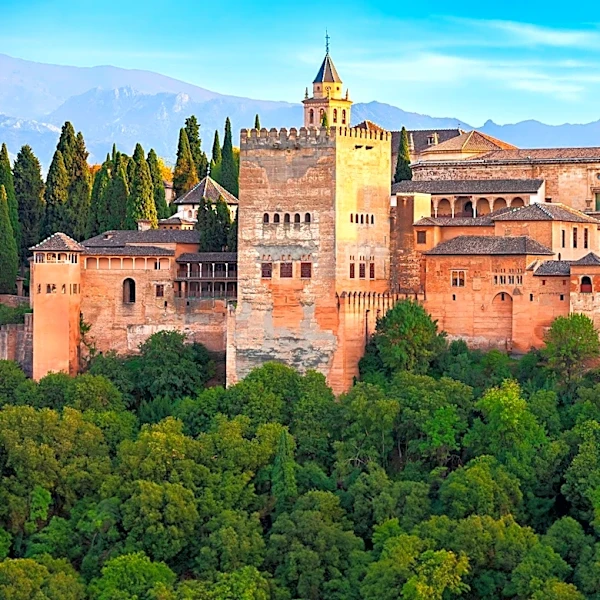 New Earthquakes Strike Granada, Spain, Injuring Three and Closing Tourist Sites