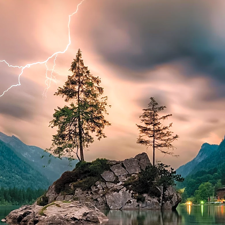 Lightning Strike Causes Fire in Lake George, Colorado; Crews Achieve Full Containment