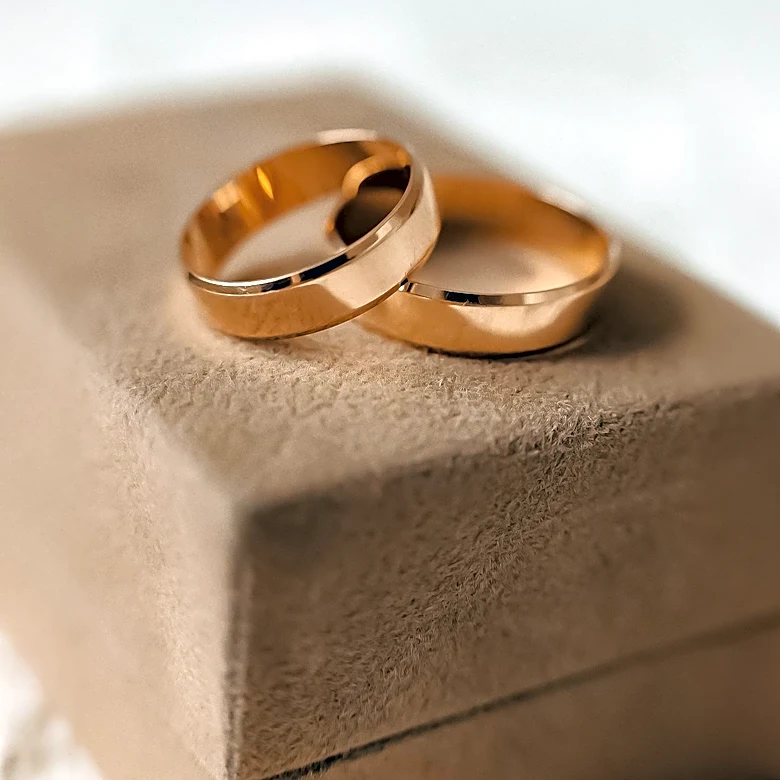 NJ Transit Employees Recover Antique Wedding Band Flushed on Train