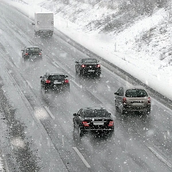Five Vehicles Involved in Median-Crossing Crash on I-95 in Hermon, Maine