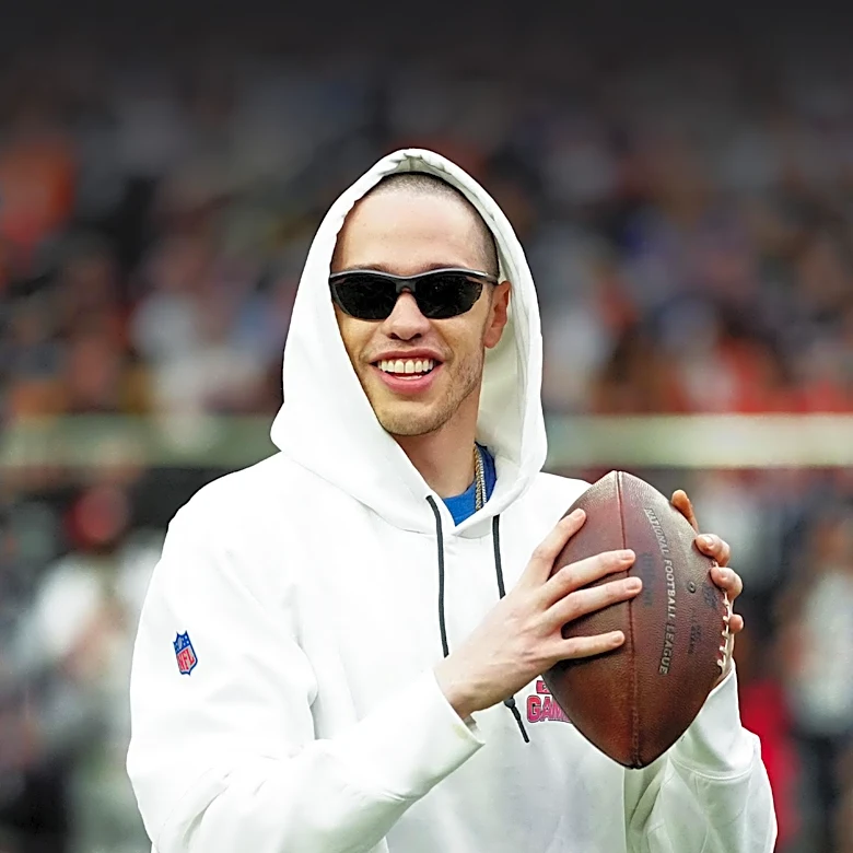 Michael Strahan Reveals Pete Davidson's 9/11 Connection in Upcoming Documentary