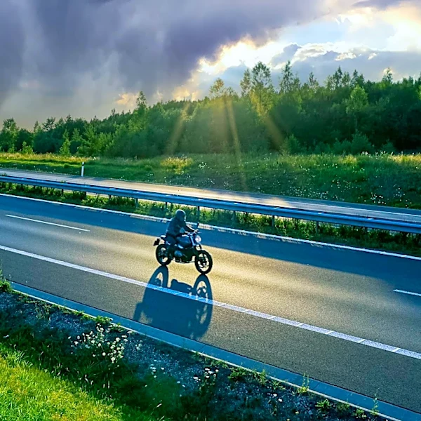 Motorcyclist Seriously Injured After Being Ejected in Parkway Crash in Lakewood, New Jersey
