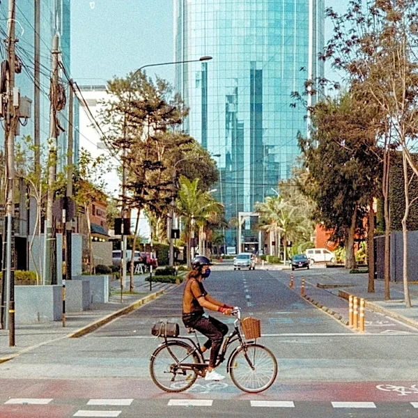 Los Angeles Mayor Bass Halts New Bike Lane Project on Forest Lawn Drive Amid Community Opposition