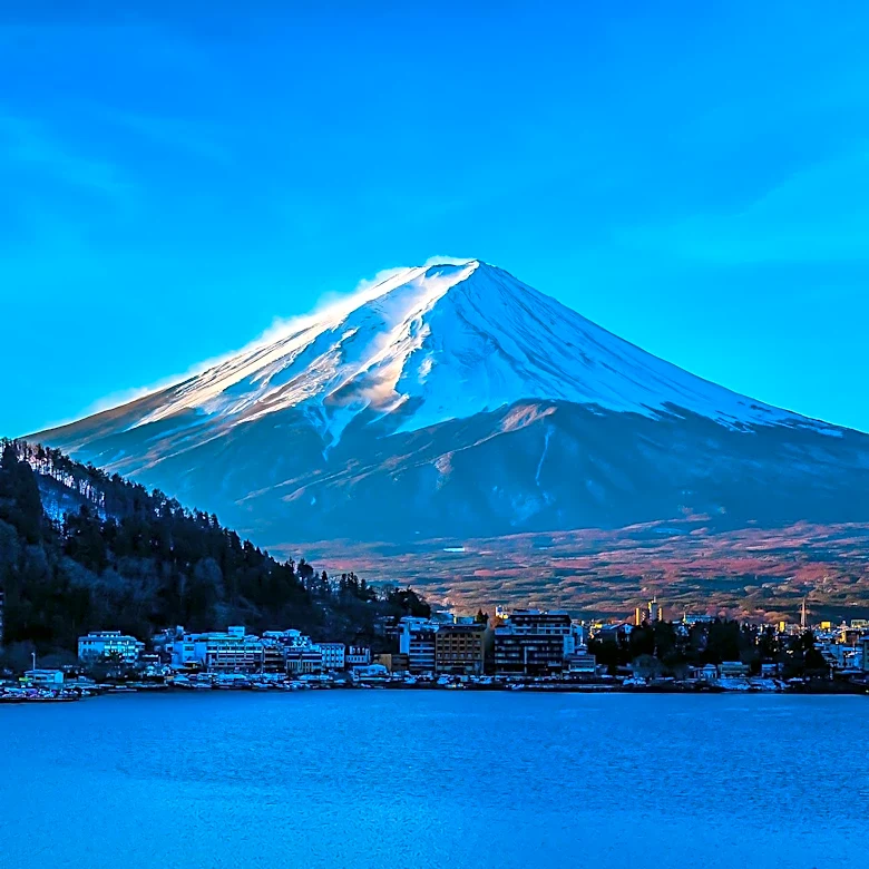 Man Reprimanded by Police for Leaving 7-Year-Old Son Alone on Mount Fuji During Hike