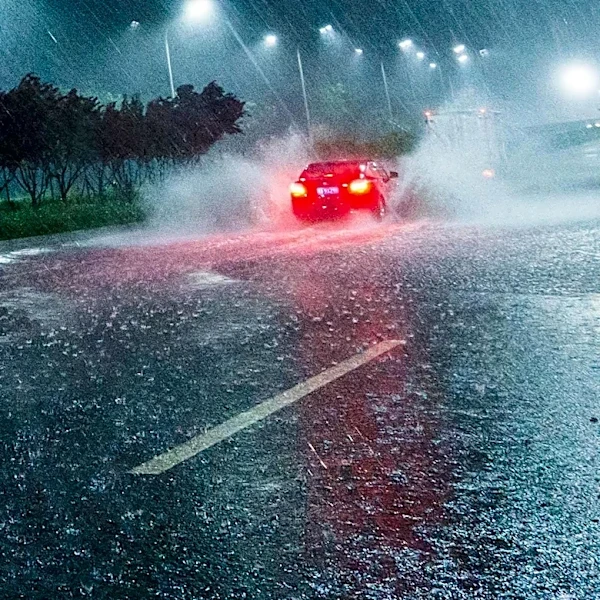 Omaha Forecast Predicts Overnight Rain Impacting Monday Morning Commute, Potential for Severe Storms Tuesday