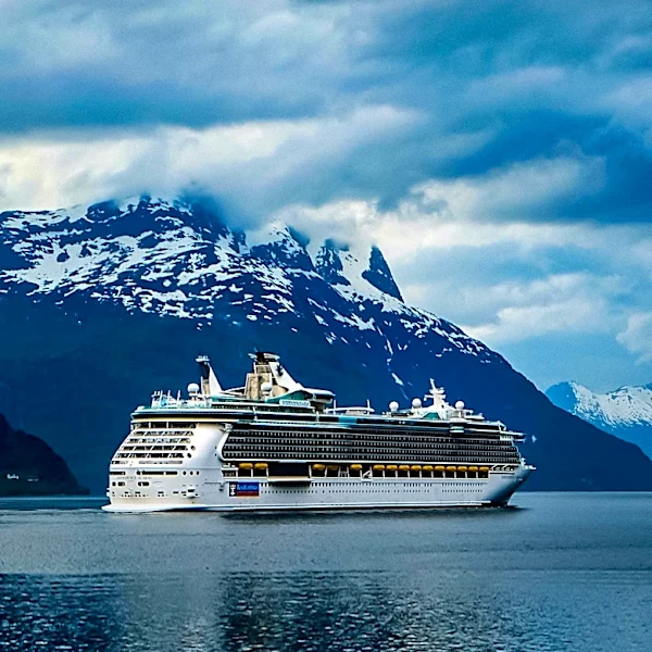 HX Expeditions Offers Unique Alaskan Cruise Experience Focused on Wildlife and Remote Locations