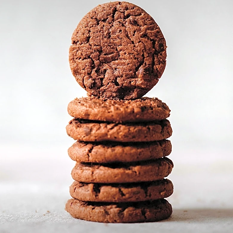 Alysa Nahmias's 'Cookie Queens' Documentary Explores Childhood, Economics Through Girl Scout Cookies