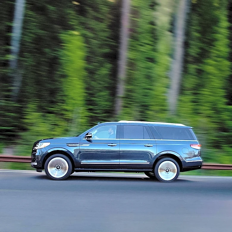 Ford Recalls Nearly 420,000 Expedition and Navigator Vehicles Over Seatbelt Defect