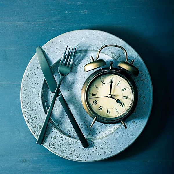 Study Links Irregular Weekend Meal Timing to Increased Cardiovascular Risk in Men