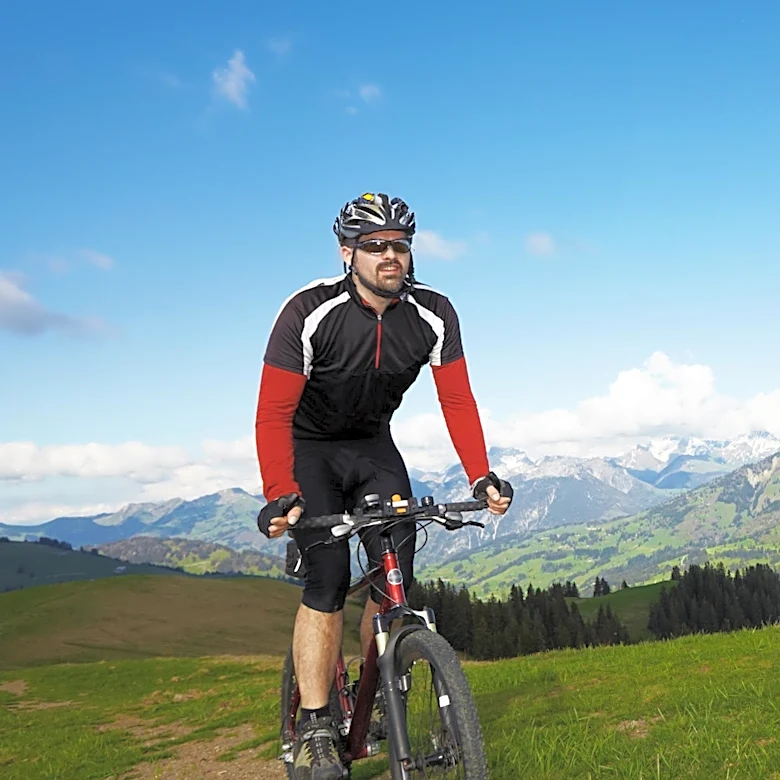 Fundraiser Organizes Cross-Border Cycling Event to Support Doctors Without Borders