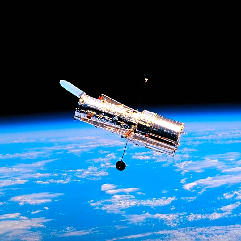 Hubble and Webb Telescopes Uncover Secrets of Trans-Neptunian Objects, Challenging Planet Formation Theories