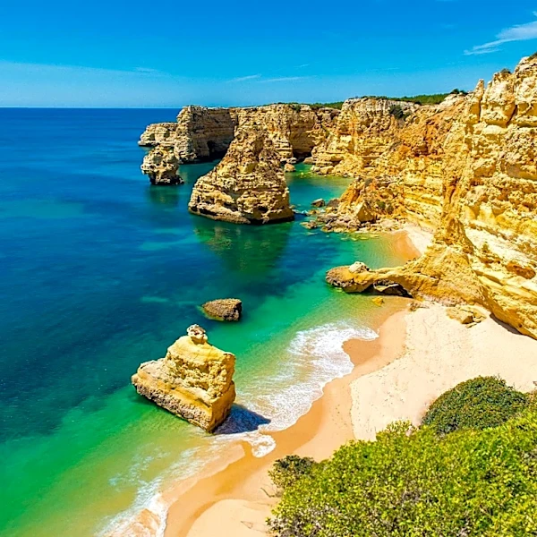Irishman Dies After Water Incident at Prainha Beach in Alvor, Portugal
