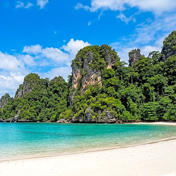 Malaysian Social Media Users 'Gatekeep' Tourist Destinations Amidst Overtourism Concerns