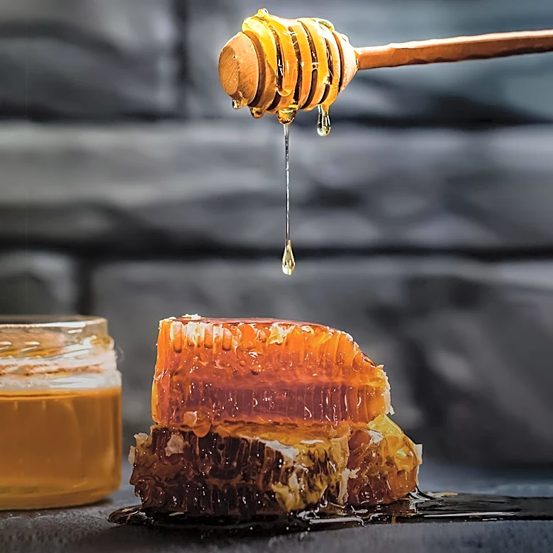 Tokyo's Ginza District Celebrates 20 Years of Urban Beekeeping with Record Honey Harvest