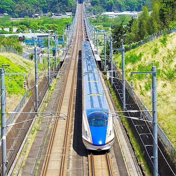Amtrak Acela Offers High-Speed Rail Alternative Between Boston and New York