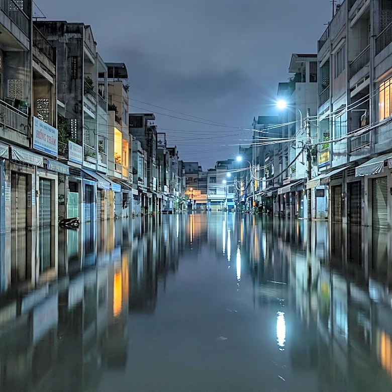 Heavy Rains and High Tides Cause Severe Flooding and Traffic Congestion in Ho Chi Minh City