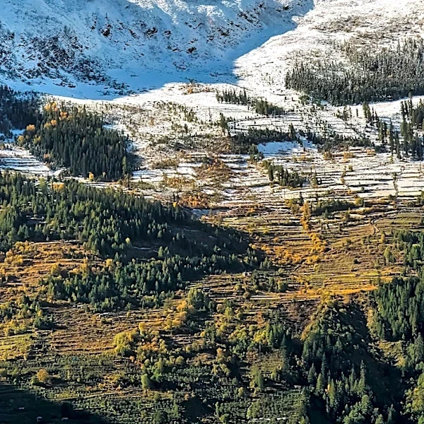 First Snowflakes of the Season Fall on New Hampshire's Mount Washington