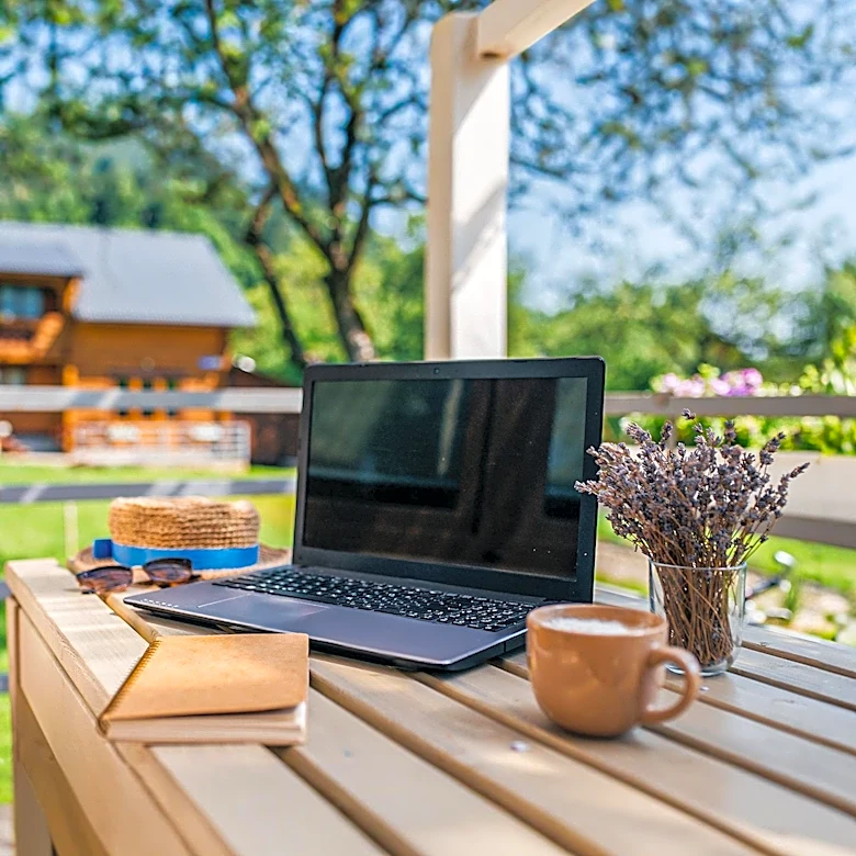 Cottagecore Cyberdeck Designed for Fieldwork Combines Rustic Aesthetics with Modern Technology