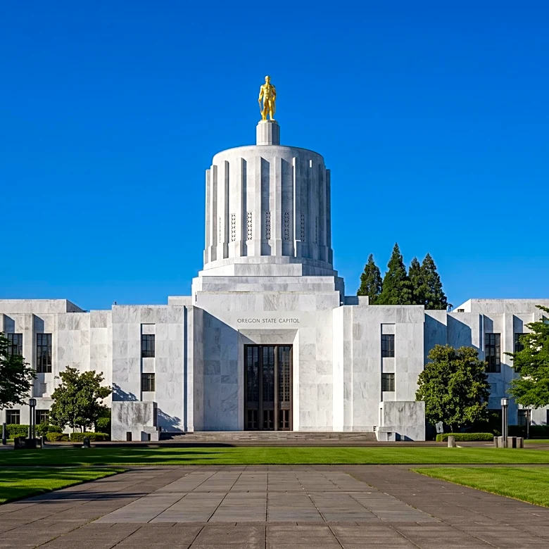 Oregon Residents Face Legal Penalties for Public Potlucks, Lawmakers Seek Reform