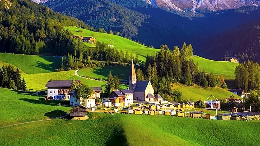 Overtourism Threatens UNESCO World Heritage Status of Dolomites in South Tyrol