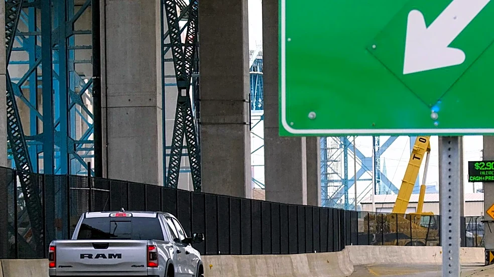 Pumpkin Truck Spill Near Ravenel Bridge Causes Traffic Delays and Impacts Church Fundraiser in Mount Pleasant