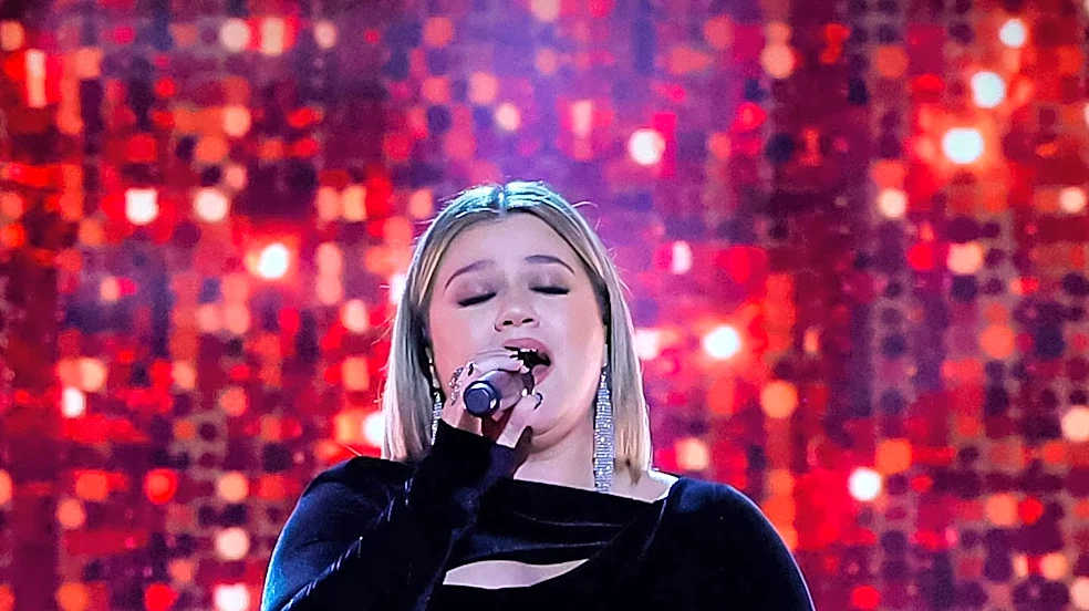 Kelly Clarkson Faces Backlash Over Brooklyn Store Dispute, Store Releases Security Footage