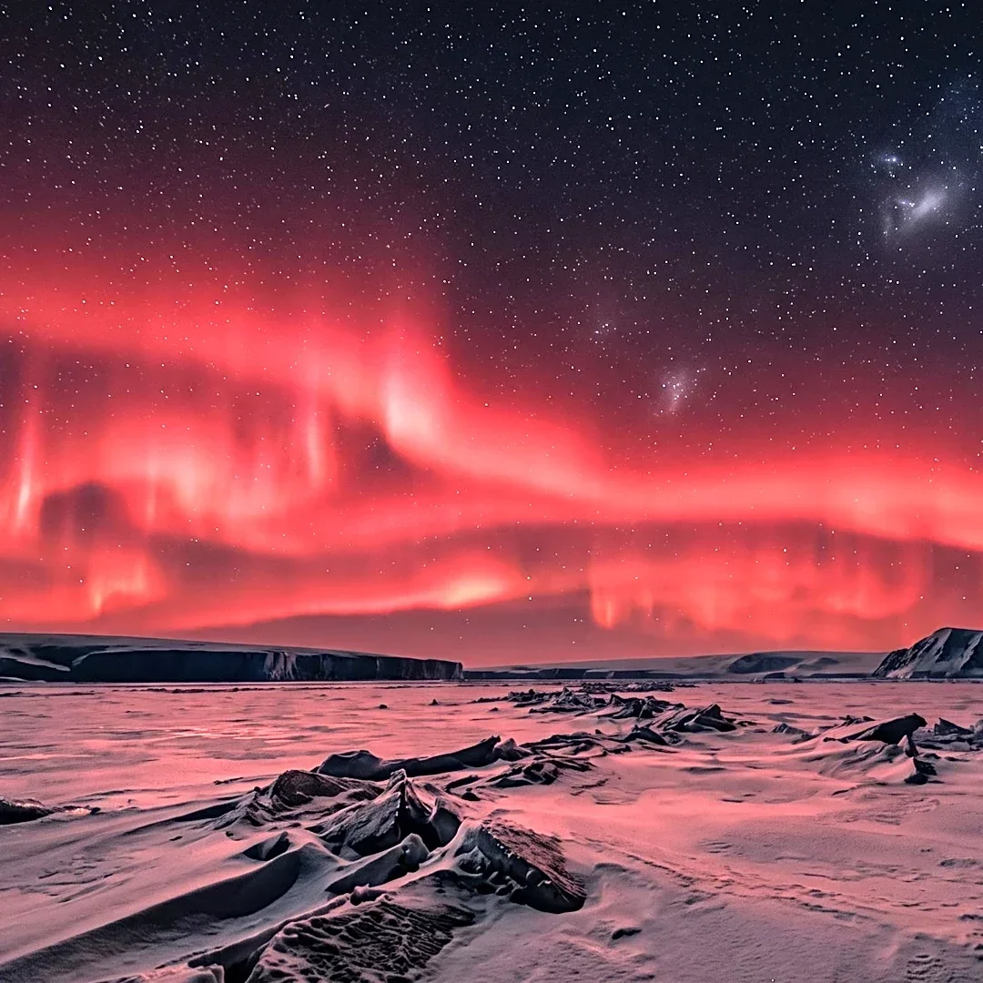 Ukrainian Researchers Photograph Red Aurora and Magellanic Clouds Over Antarctic Base